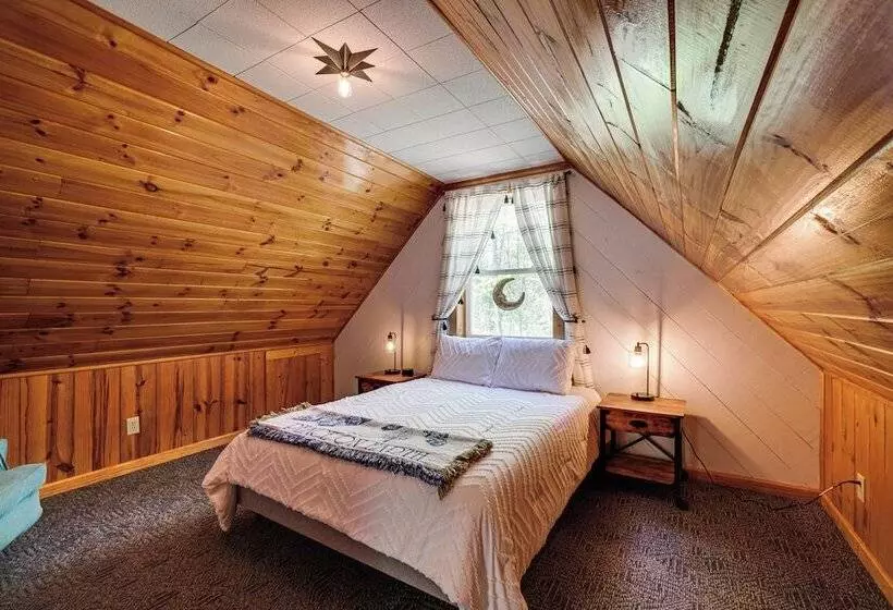 Charming Murphy Cabin W/ Fire Pits & Resort Perks!