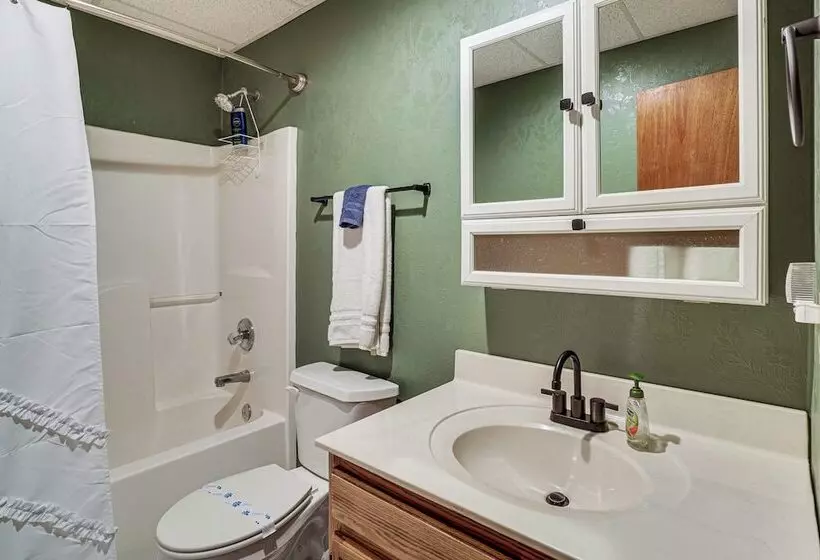 Charming Murphy Cabin W/ Fire Pits & Resort Perks!