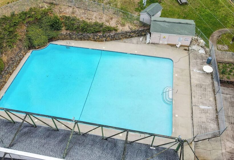 Charming Murphy Cabin W/ Fire Pits & Resort Perks!