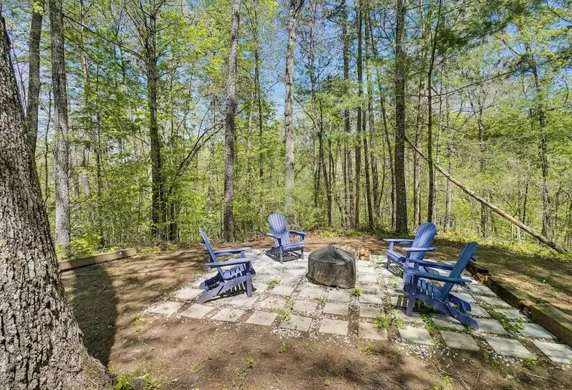 Charming Murphy Cabin W/ Fire Pits & Resort Perks!