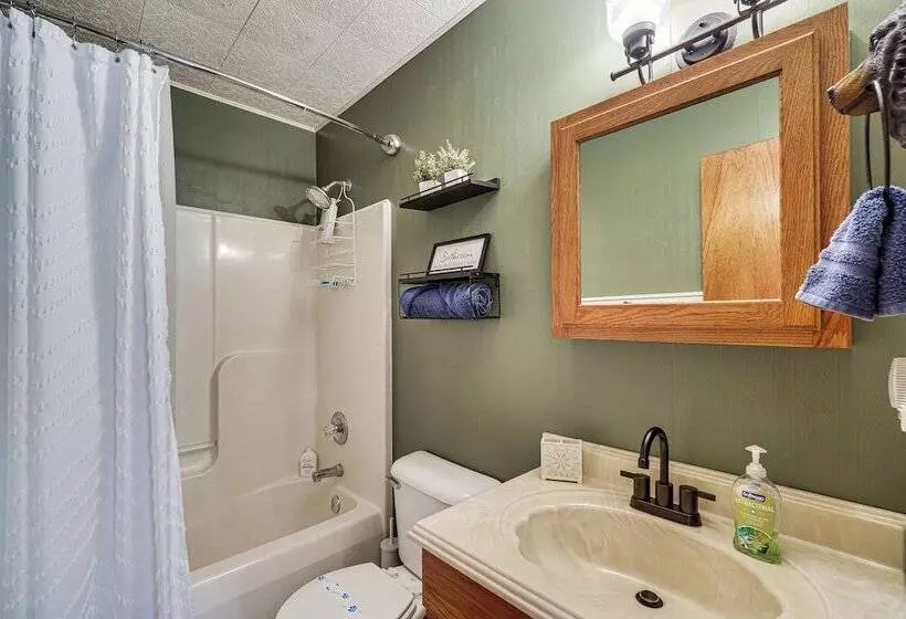 Charming Murphy Cabin W/ Fire Pits & Resort Perks!