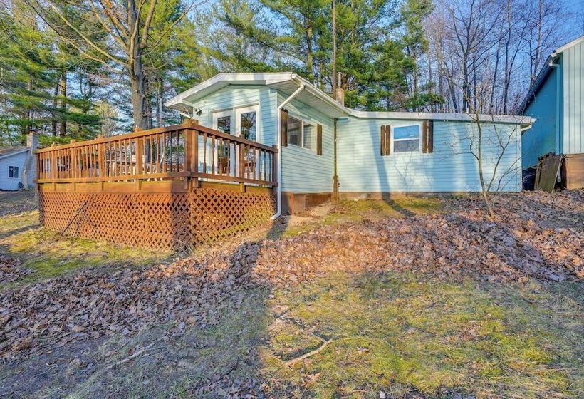 Cottage W/ Deck & Bluff Lake Views: Walk To Beach!