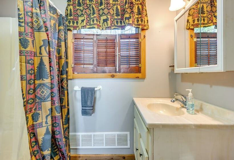 Cottage W/ Deck & Bluff Lake Views: Walk To Beach!