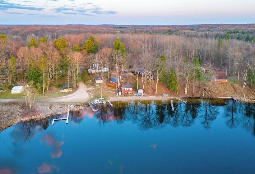 Cottage W/ Deck & Bluff Lake Views: Walk To Beach!