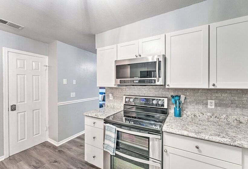 Saltwater Pool, Patio & Sunroom: Deltona Home!