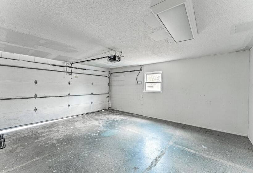 Saltwater Pool, Patio & Sunroom: Deltona Home!