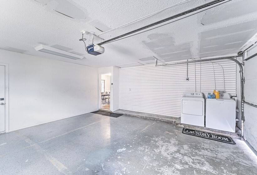 Saltwater Pool, Patio & Sunroom: Deltona Home!