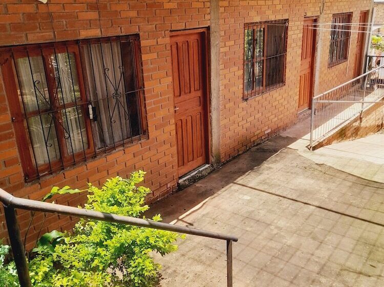 مسافرخانه Valeria