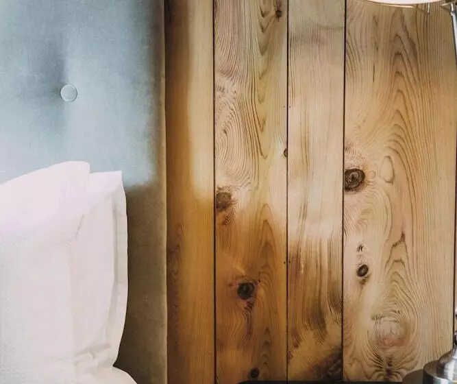 Hotelli Le Belmont   Brasserie Du Guiers