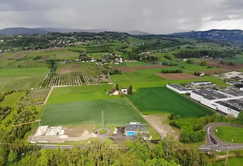 Hotelli Le Belmont   Brasserie Du Guiers