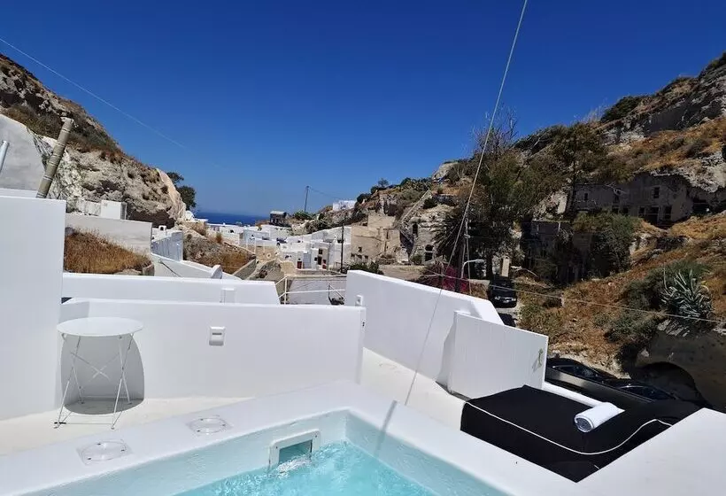 هتل The Magic Luxury Cave Suites