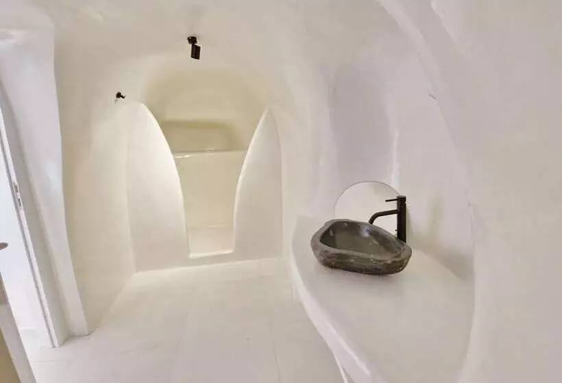 هتل The Magic Luxury Cave Suites
