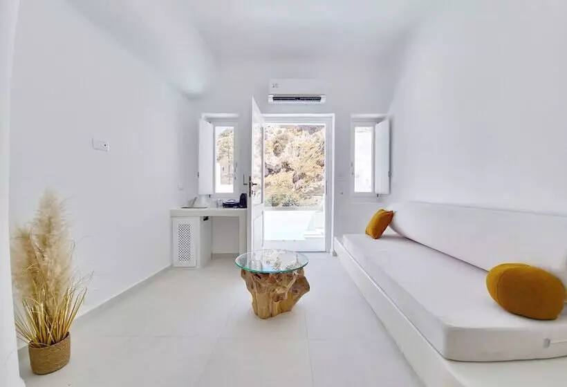 هتل The Magic Luxury Cave Suites