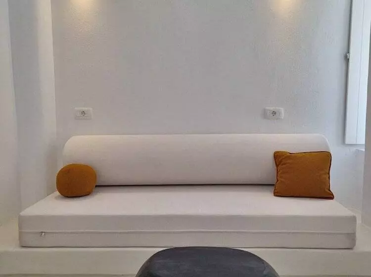 هتل The Magic Luxury Cave Suites