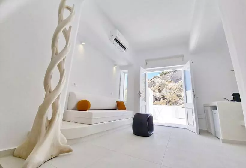 هتل The Magic Luxury Cave Suites