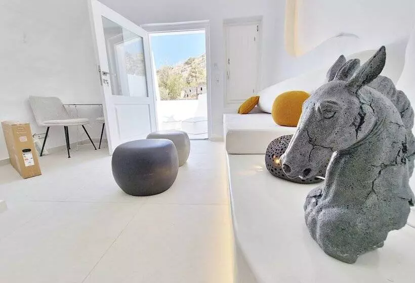 هتل The Magic Luxury Cave Suites