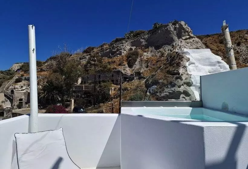 هتل The Magic Luxury Cave Suites