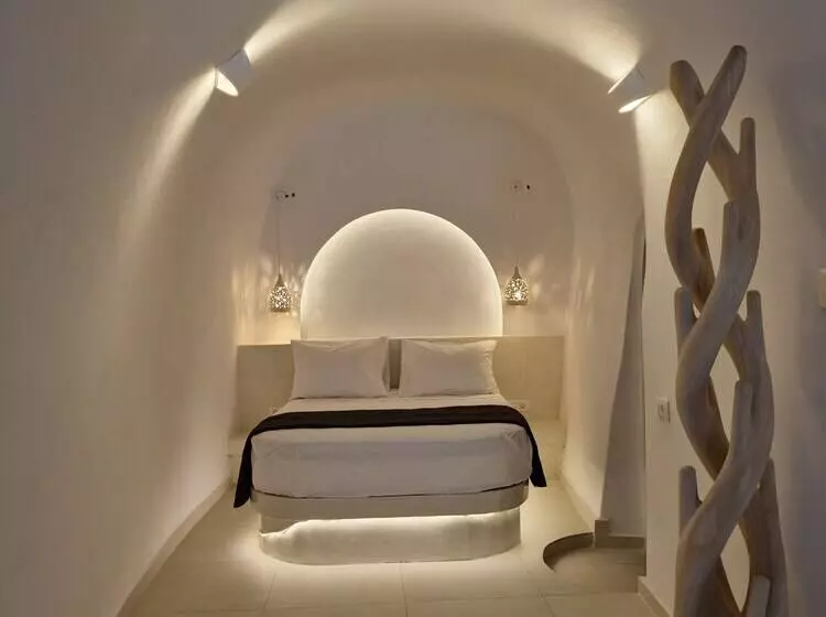 هتل The Magic Luxury Cave Suites
