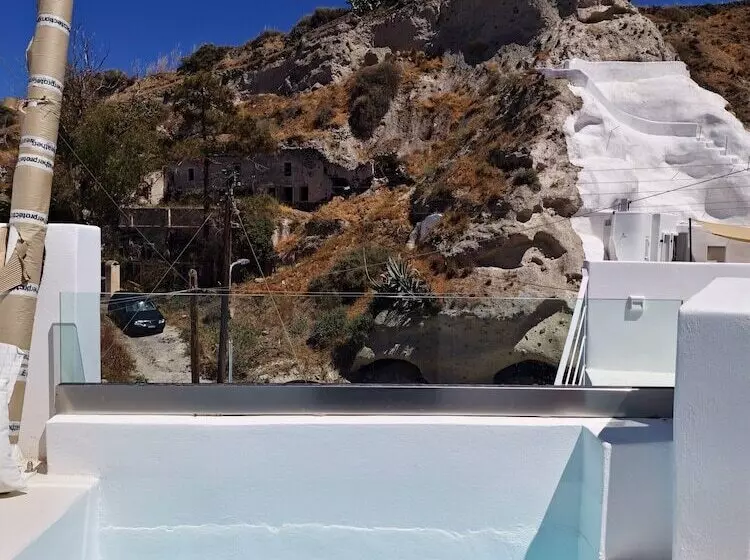 هتل The Magic Luxury Cave Suites