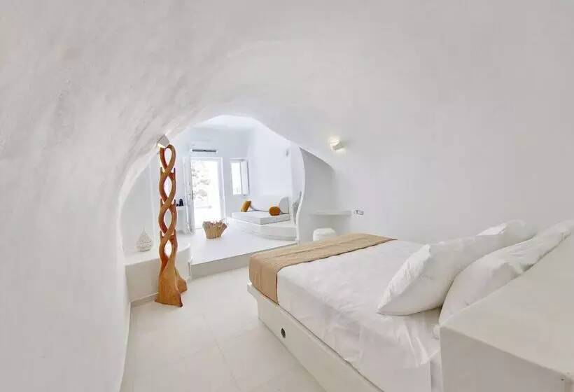 هتل The Magic Luxury Cave Suites