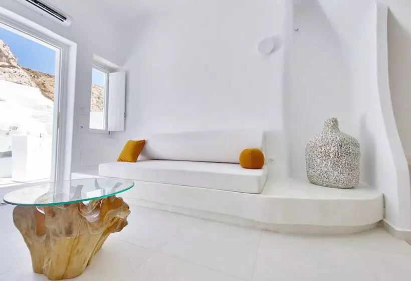 هتل The Magic Luxury Cave Suites
