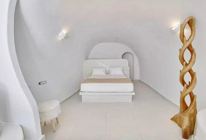 هتل The Magic Luxury Cave Suites