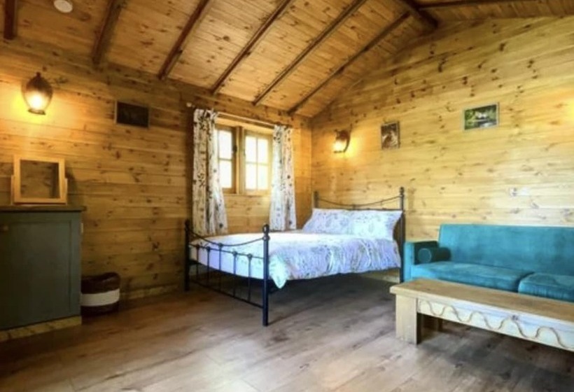 Inviting 1 Bed Cabin In Newmarket