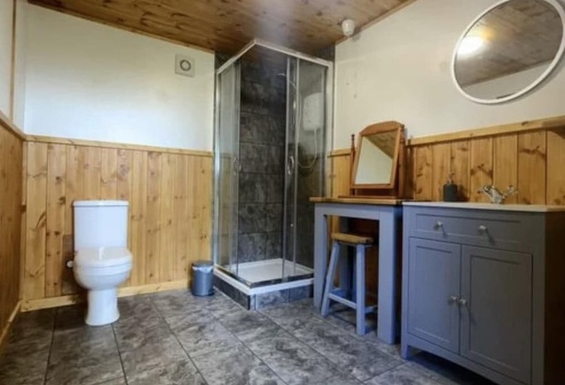 Inviting 1 Bed Cabin In Newmarket