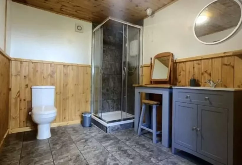 Inviting 1 Bed Cabin In Newmarket