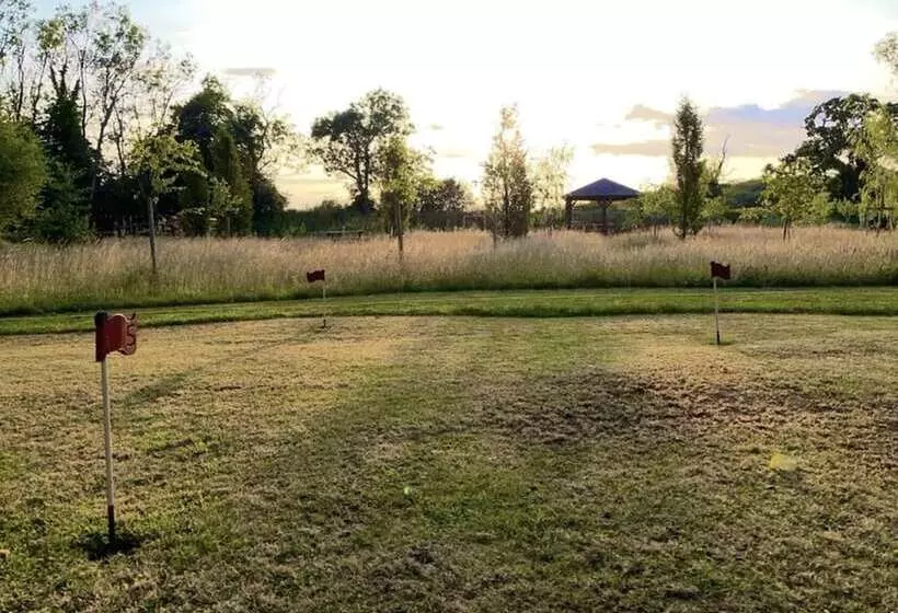 Inviting 1 Bed Cabin In Newmarket