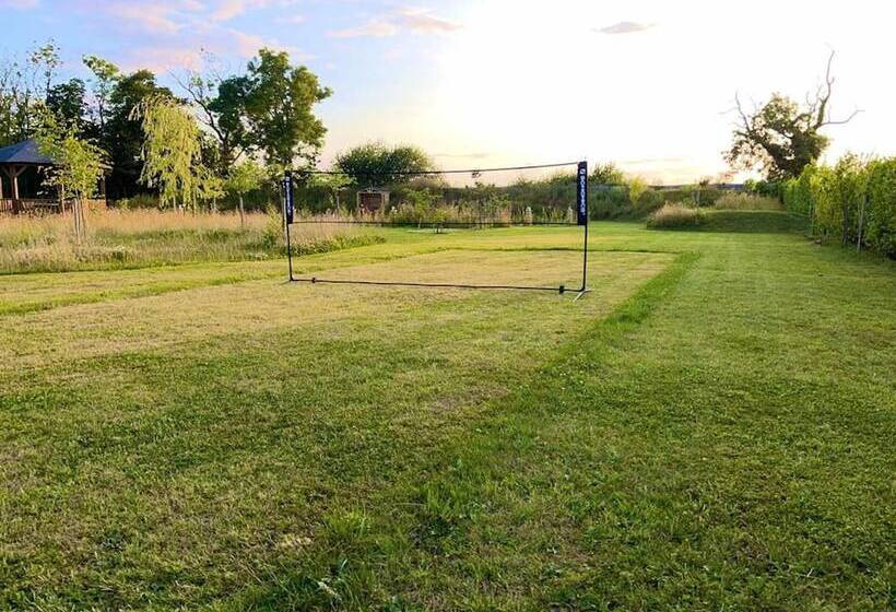 Inviting 1 Bed Cabin In Newmarket