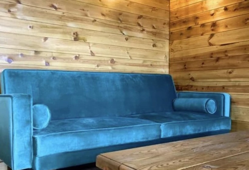 Inviting 1 Bed Cabin In Newmarket