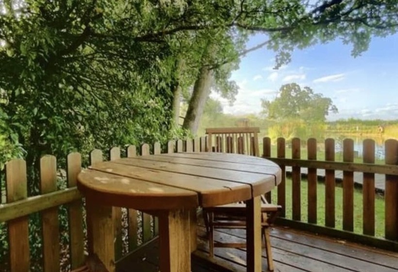 Inviting 1 Bed Cabin In Newmarket