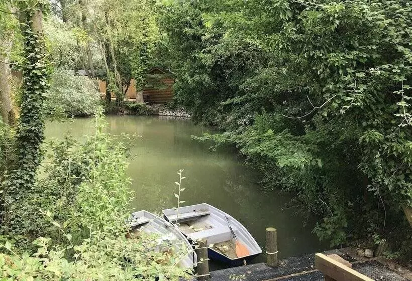 Inviting 1 Bed Cabin In Newmarket