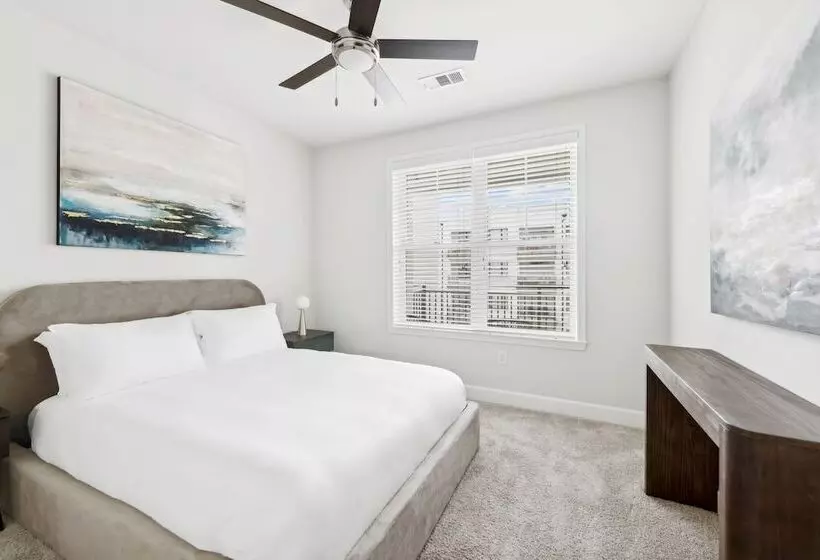 Kasa At Berkshire Village District Raleigh