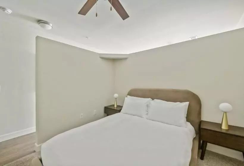 Kasa At Berkshire Village District Raleigh