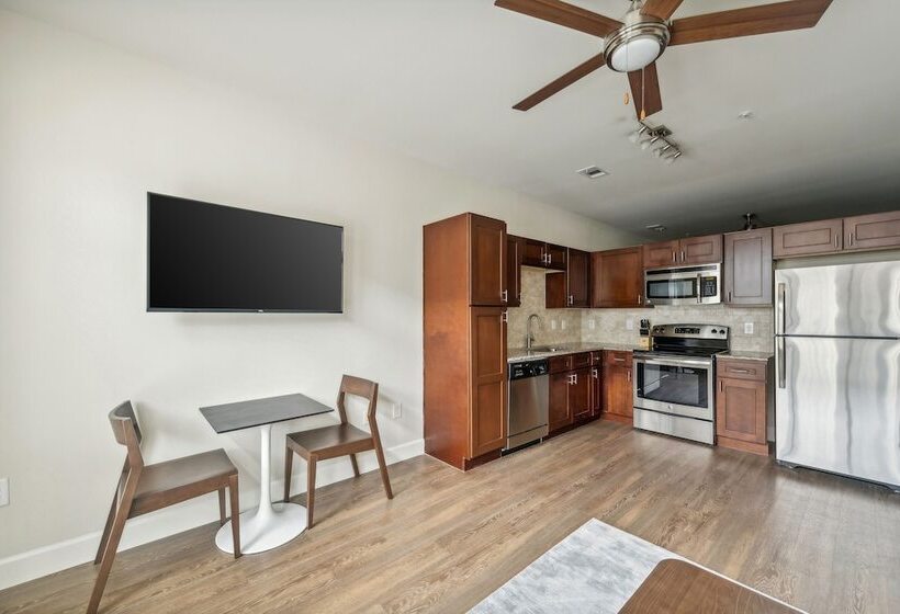 Kasa At Berkshire Village District Raleigh