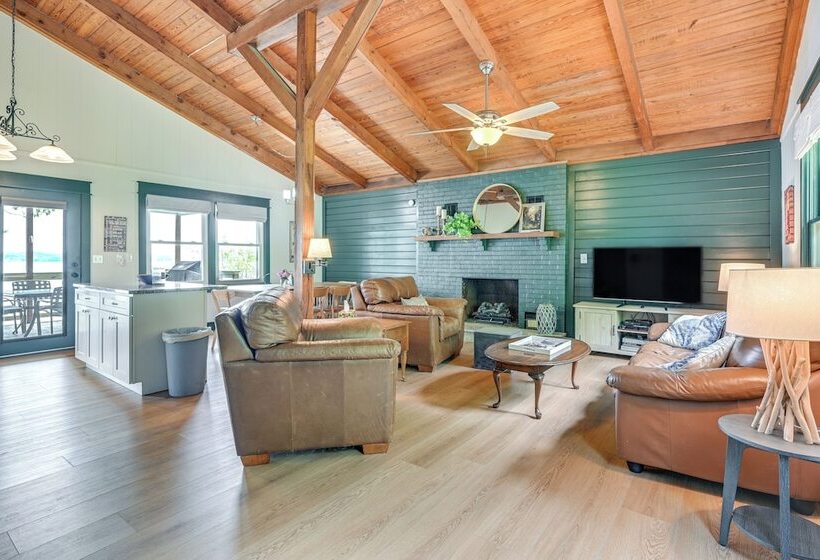 Kentucky Lake Home W/ Boat Launch & Hot Tub!