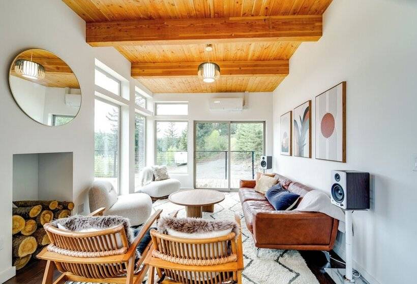 Mid Century Escape: Lake Views, Steps To Cave Bay!