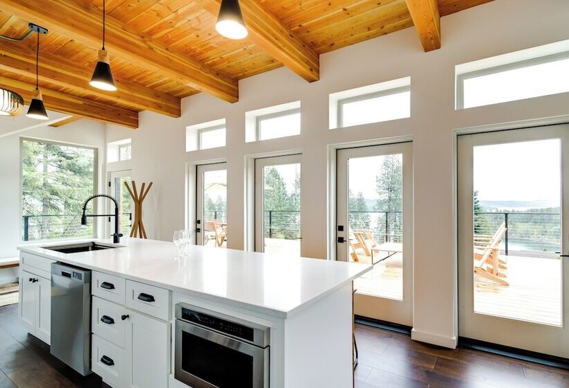 Mid Century Escape: Lake Views, Steps To Cave Bay!