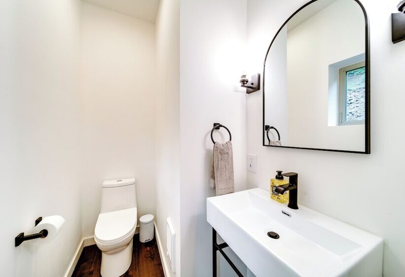 Mid Century Escape: Lake Views, Steps To Cave Bay!