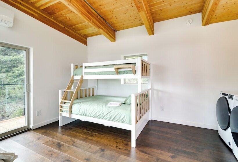 Mid Century Escape: Lake Views, Steps To Cave Bay!