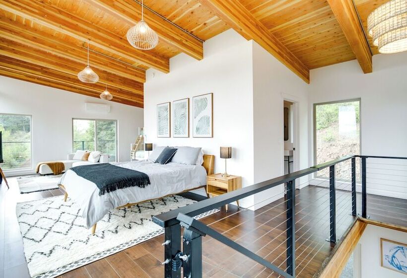 Mid Century Escape: Lake Views, Steps To Cave Bay!