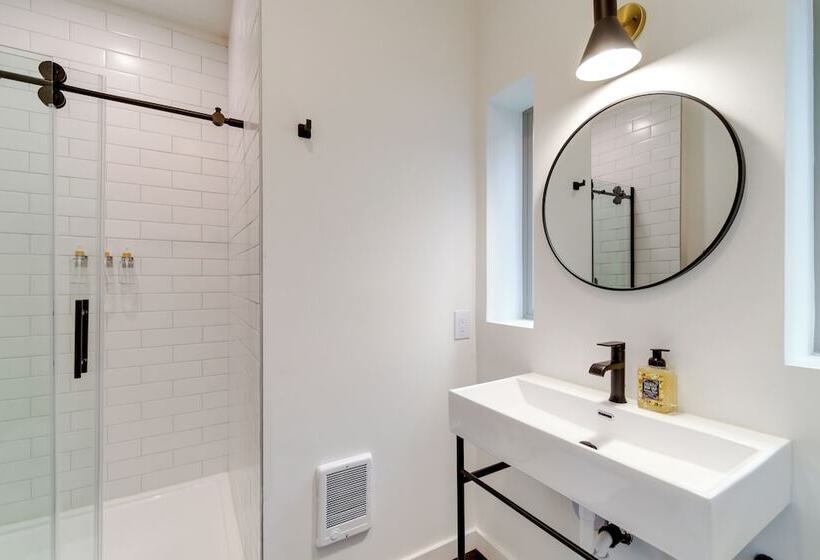 Mid Century Escape: Lake Views, Steps To Cave Bay!