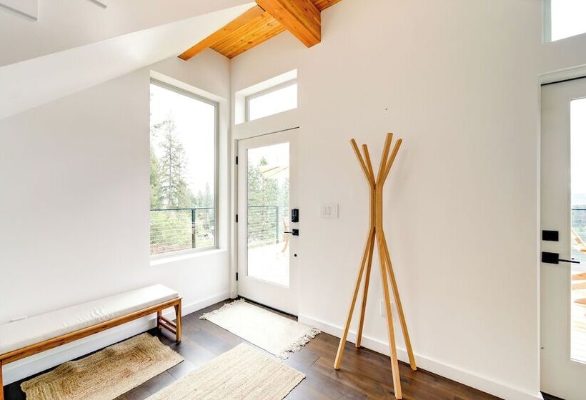 Mid Century Escape: Lake Views, Steps To Cave Bay!