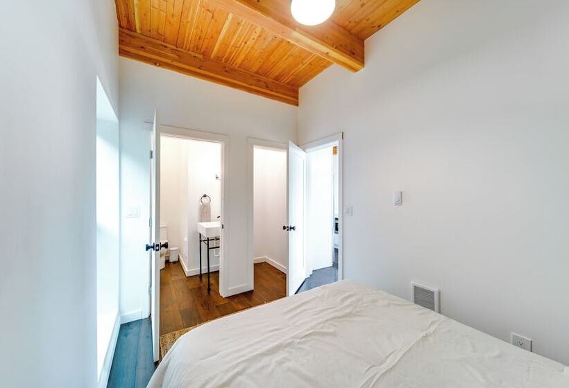 Mid Century Escape: Lake Views, Steps To Cave Bay!