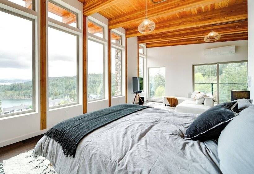 Mid Century Escape: Lake Views, Steps To Cave Bay!