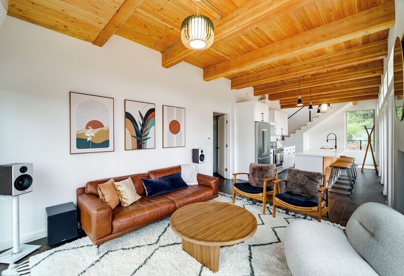 Mid Century Escape: Lake Views, Steps To Cave Bay!