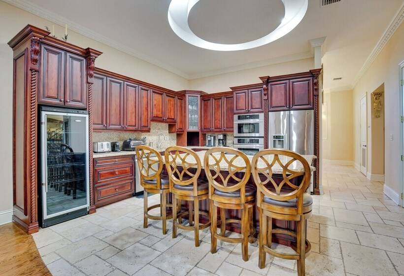 Ornate Hollywood Retreat, 2 Mi To Beach & Park!