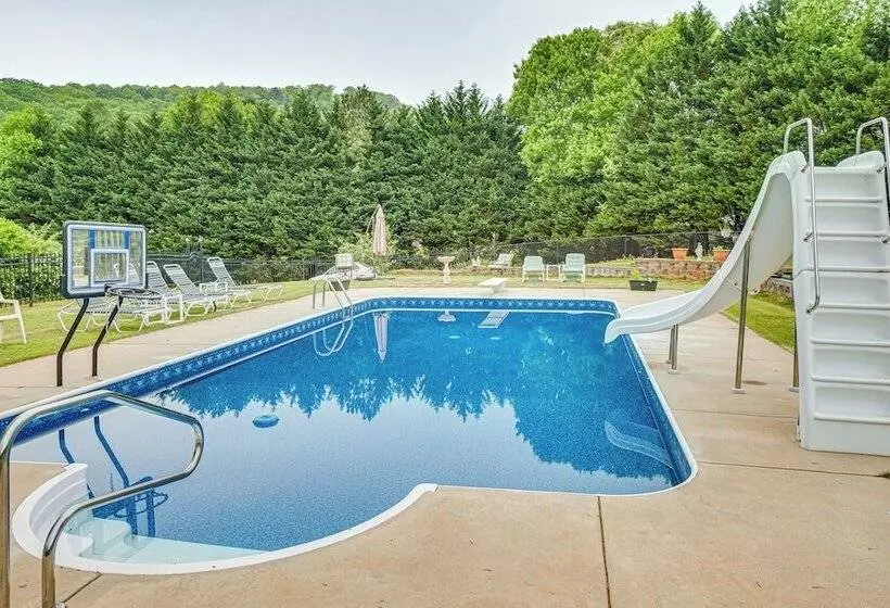 Pet Friendly Georgia Home W/ Pool Access!